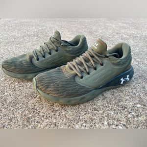 Under Armour Charged Vantage Trainers Mens size 11.5